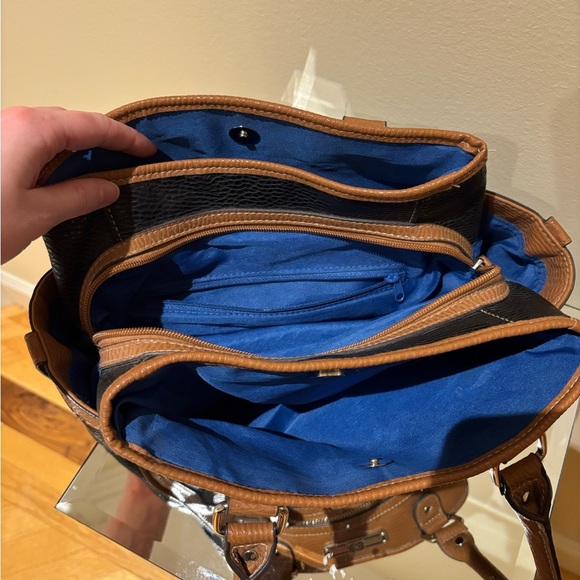 Elegant Black and Brown Handbag - Picture 4 of 4